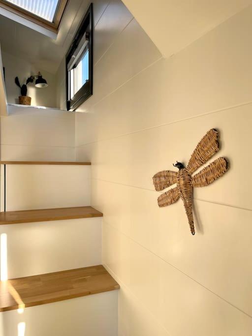 Fotografie z fotogalerie ubytování Tiny house with sauna & jacuzzi near Amsterdam v destinaci Vijfhuizen