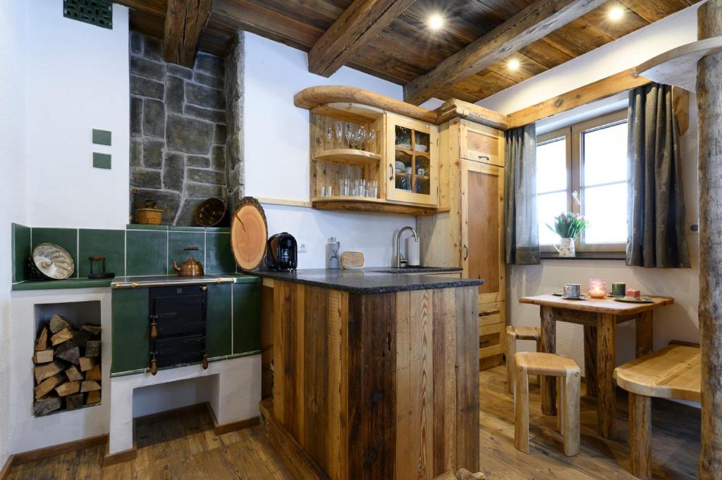 Kuchyň nebo kuchyňský kout v ubytování Goiserer Chalet