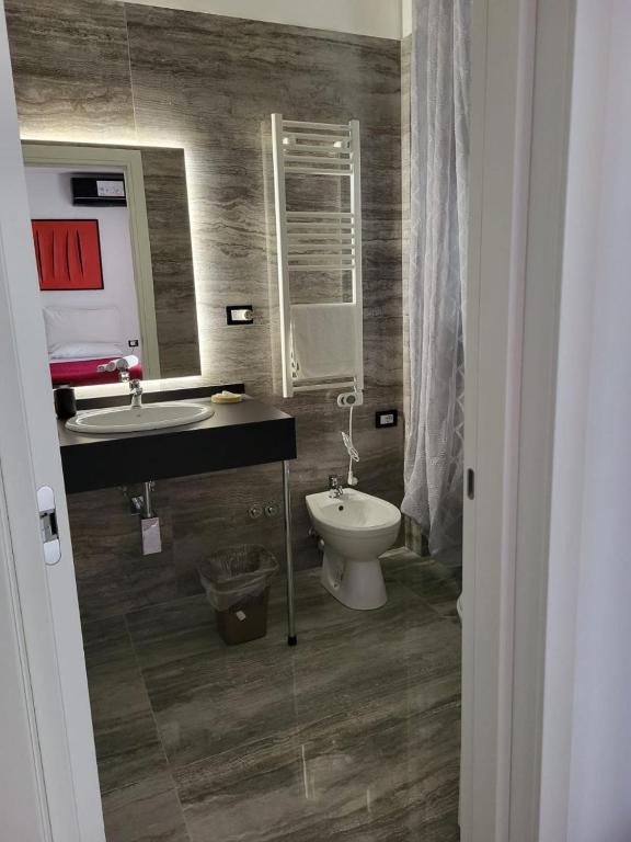 Łazienka w obiekcie Dimore Pietrapenta Apartments, Suites & Rooms - Via Lucana 223, Via Piave 23, Via Chiancalata 16