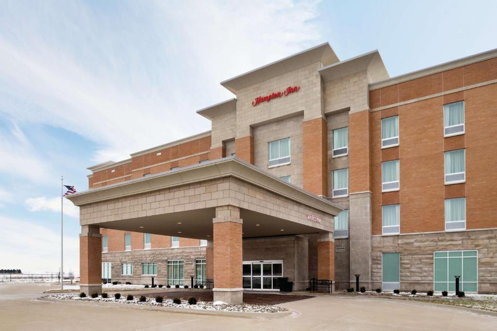 a rendering of the front of a hotel at Hampton Inn Champaign Southwest in Champaign
