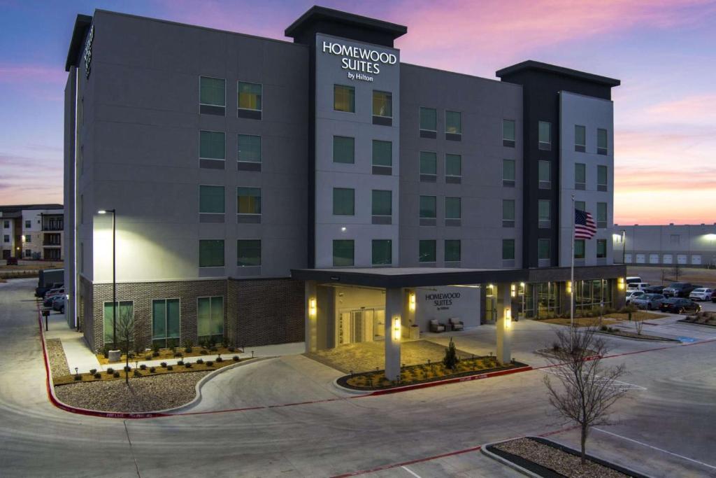 eine Darstellung der Vorderseite eines Hotels in der Unterkunft Homewood Suites by Hilton DFW Airport South, TX in Fort Worth