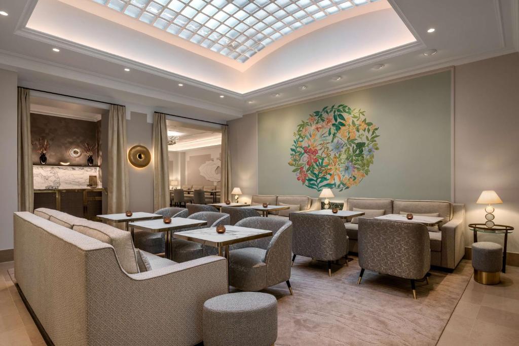 Hotel Camille Paris Tapestry Collection by Hilton - Resim 14