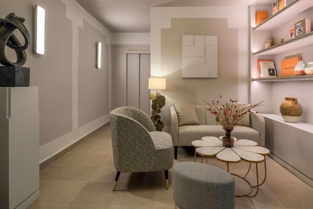 Hotel Camille Paris Tapestry Collection by Hilton - Resim 16