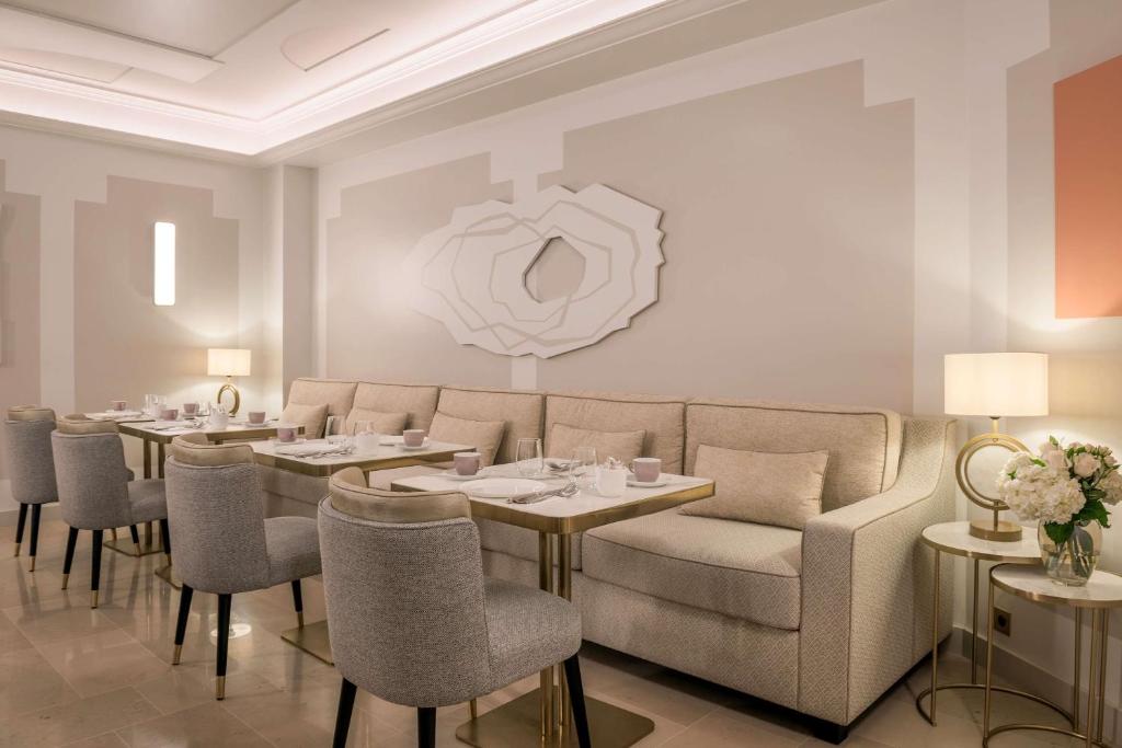 Hotel Camille Paris Tapestry Collection by Hilton - Resim 25