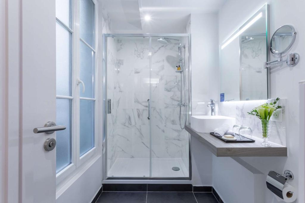 Hotel Camille Paris Tapestry Collection by Hilton - Resim 43