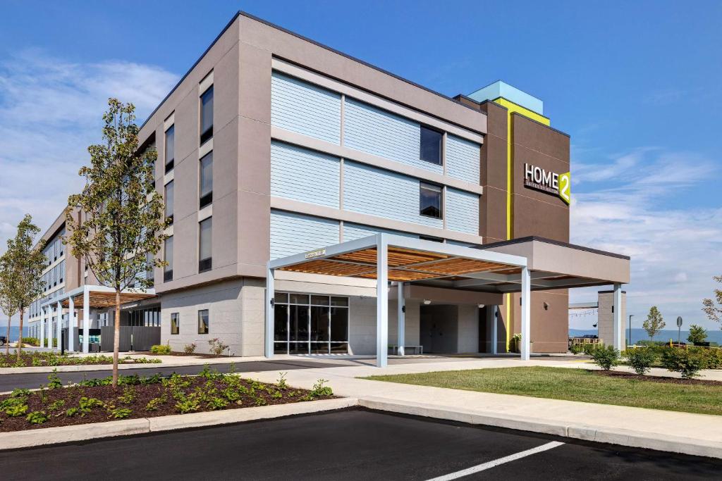 een weergave van de voorkant van een hotel bij Home2 Suites By Hilton Wilkes-Barre in Wilkes-Barre