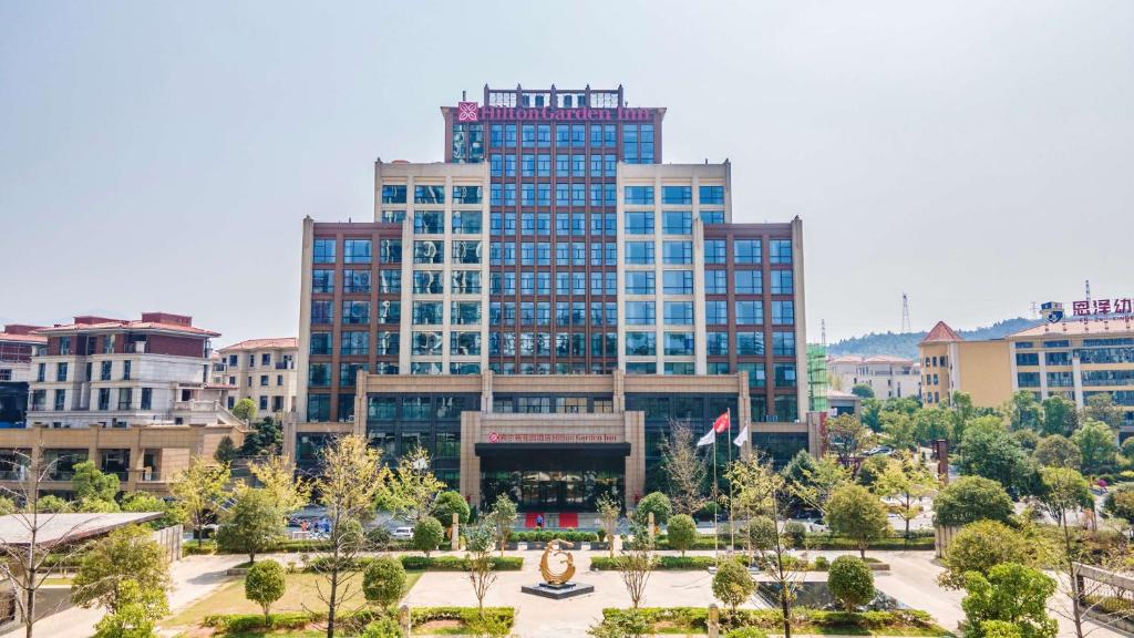 a group of tall buildings in a city at Hilton Garden Inn Chenzhou Beihu in Chenzhou