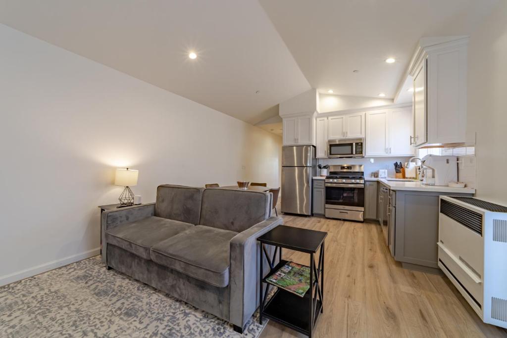 Chelsea Way #3 - Housity