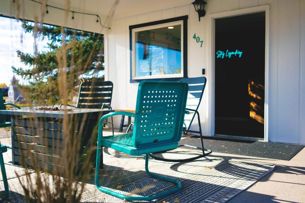 Patio nebo venkovní prostory v ubytování Jackalope Motor Lodge