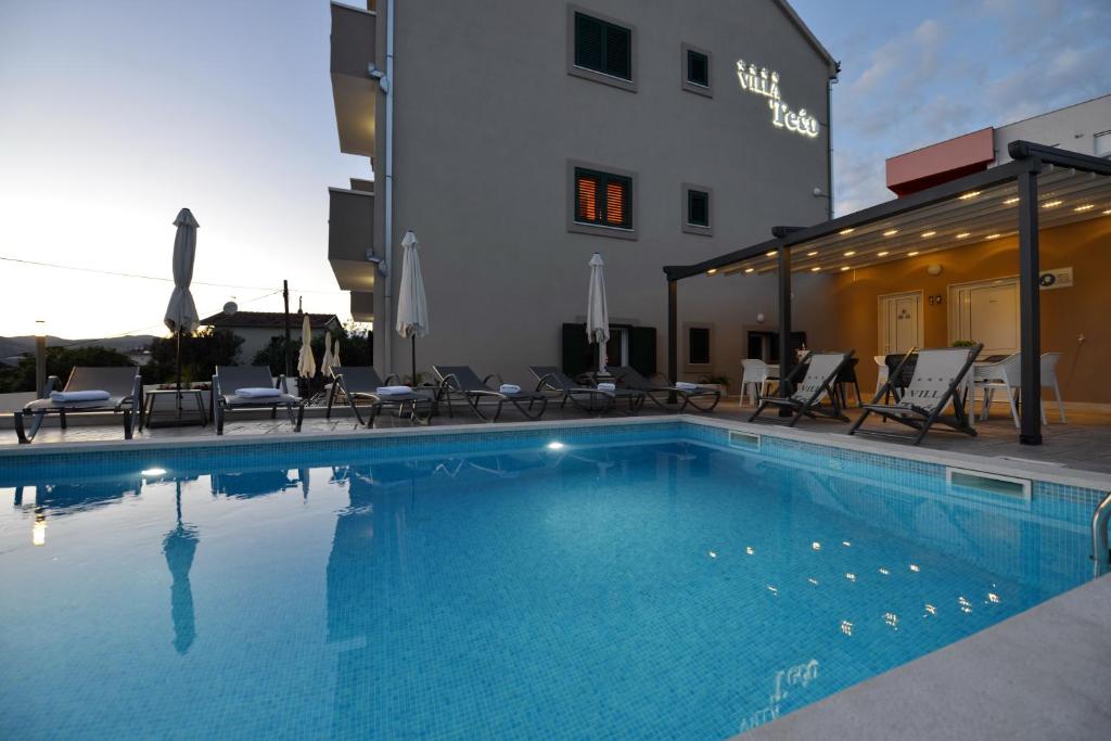 Bazén v ubytovaní Apartments Villa Tećo mit Pool alebo v jeho blízkosti