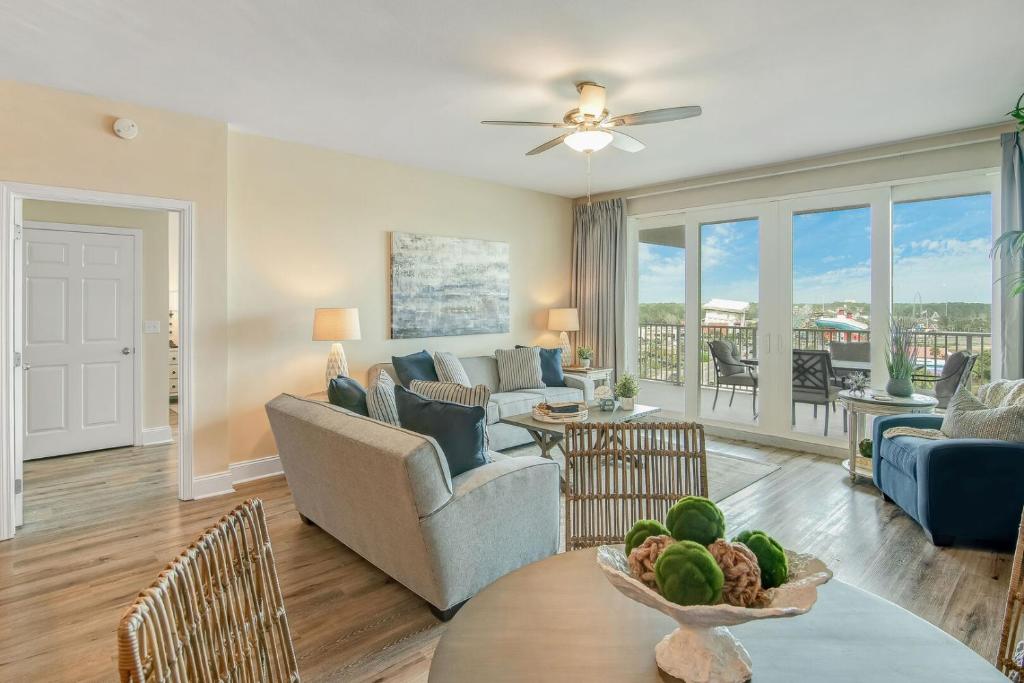 Laketown Wharf 834 - Three-Bedroom House