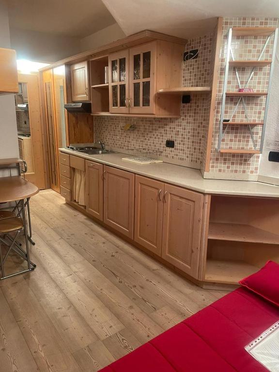 Kuchyň nebo kuchyňský kout v ubytování BAITA SOLE ALTO la tua casa sulle piste da sci