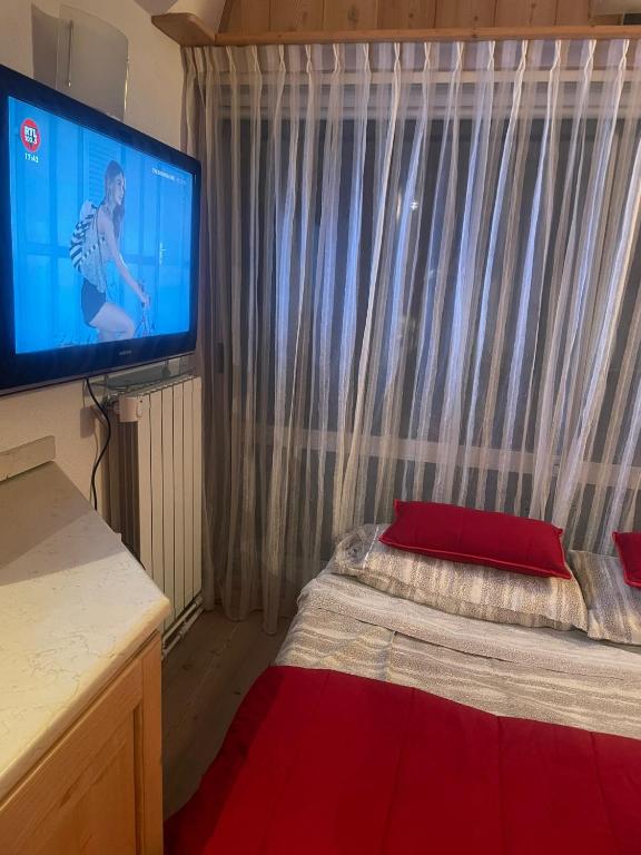 Postel nebo postele na pokoji v ubytování BAITA SOLE ALTO la tua casa sulle piste da sci