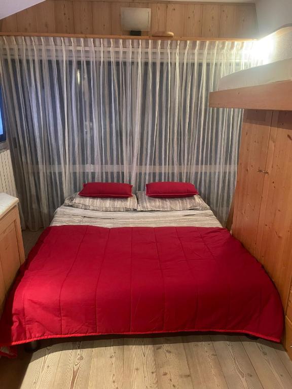 Postel nebo postele na pokoji v ubytování BAITA SOLE ALTO la tua casa sulle piste da sci
