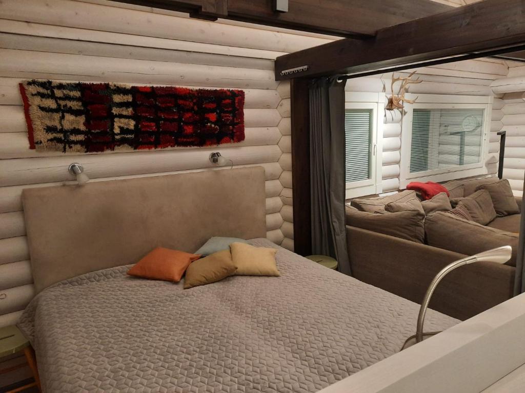 Кровать или кровати в номере Villa Mustikka, Messilä