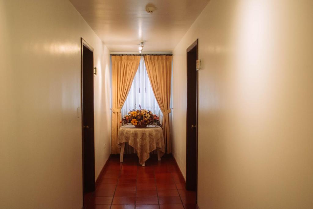 Postel nebo postele na pokoji v ubytování Hotel Casa Kolping Quito