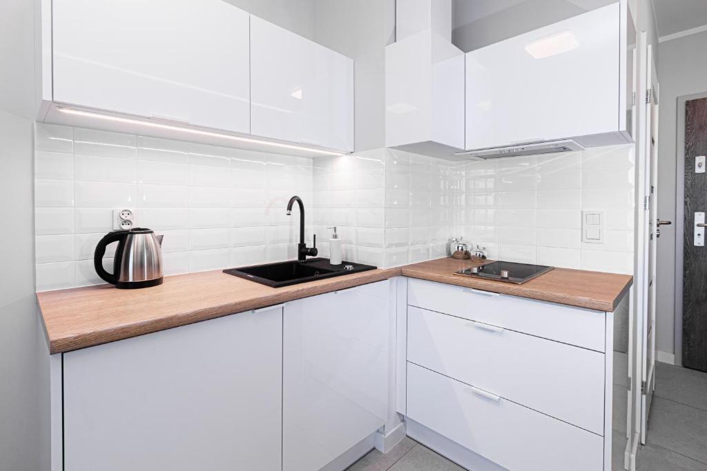 Kuchyň nebo kuchyňský kout v ubytování Balticus Apartamenty Standard Promenada Gwiazd 14