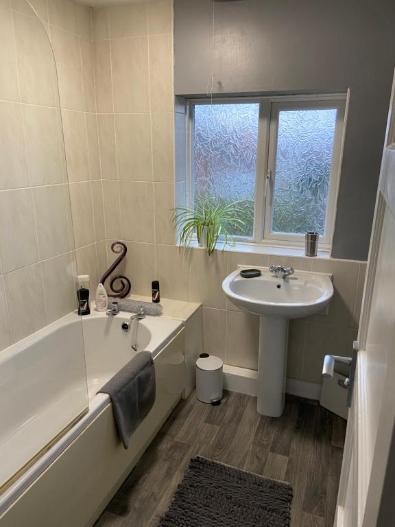 Phòng tắm tại Sheffield spa view 2 bed house free parking