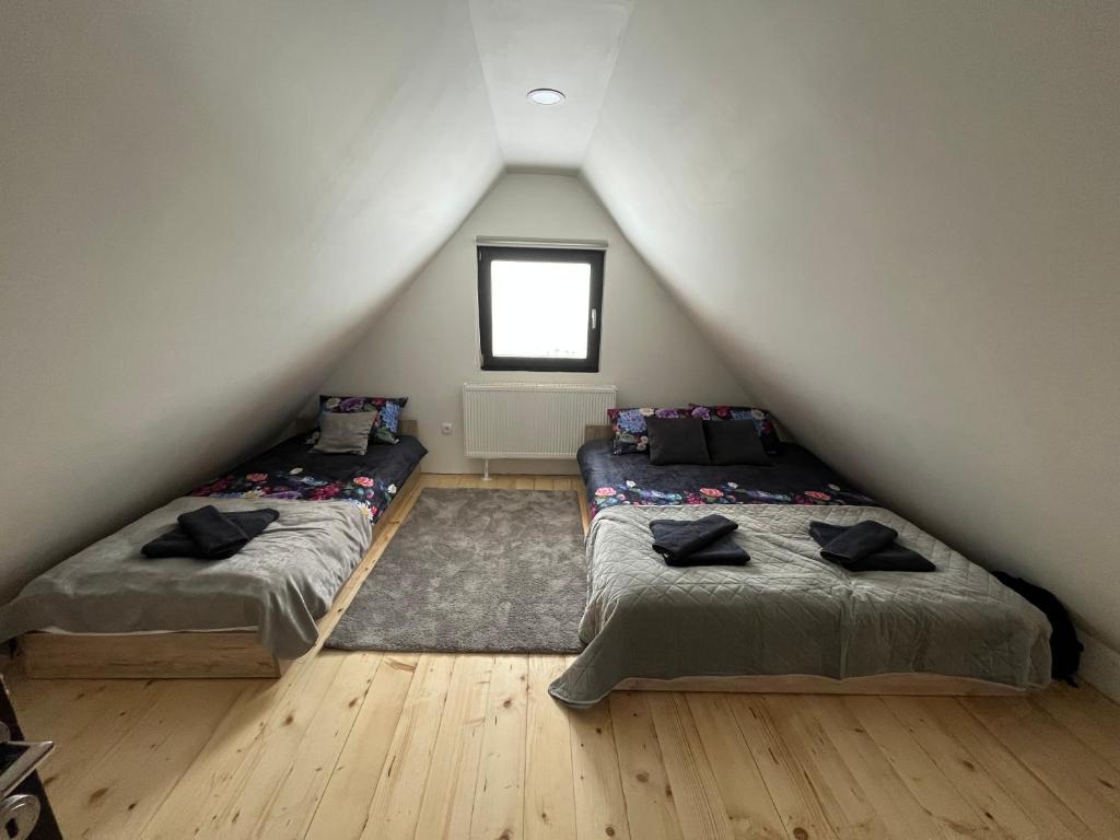 a attic room with two beds and a window at Villa Ema in Pale