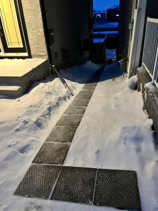 Cozy Private 1 bedroom basement suite - free parking and free Wifi v zimě