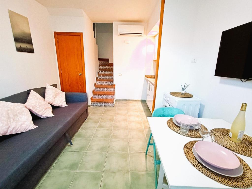 Televízia a/alebo spoločenská miestnosť v ubytovaní Cozy Bungalow Maspalomas Green