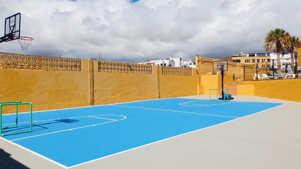 Tenis a/nebo squash v ubytování Beach Apartment Poris - Seabreeze Poris nebo okolí