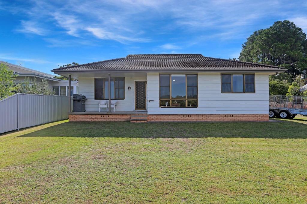 Myall Tides, Tea Gardens (updated prices 2024)