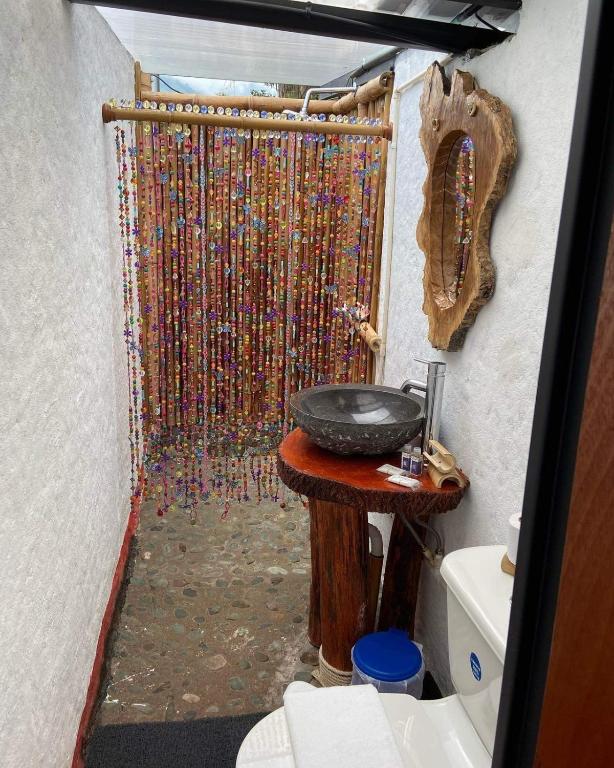 Vannituba majutusasutuses Glamping Akaya