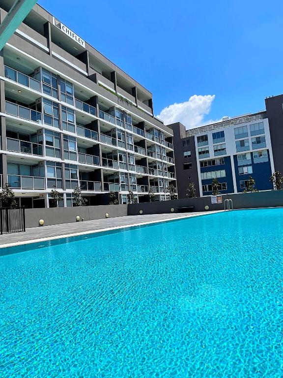 AQUA 306 POOLSIDE Luxury Apartment , Honeysuckle, NEWCASTLE FREE ...