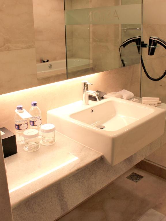 Koupelna v ubytování ASTON Pluit Hotel & Residence