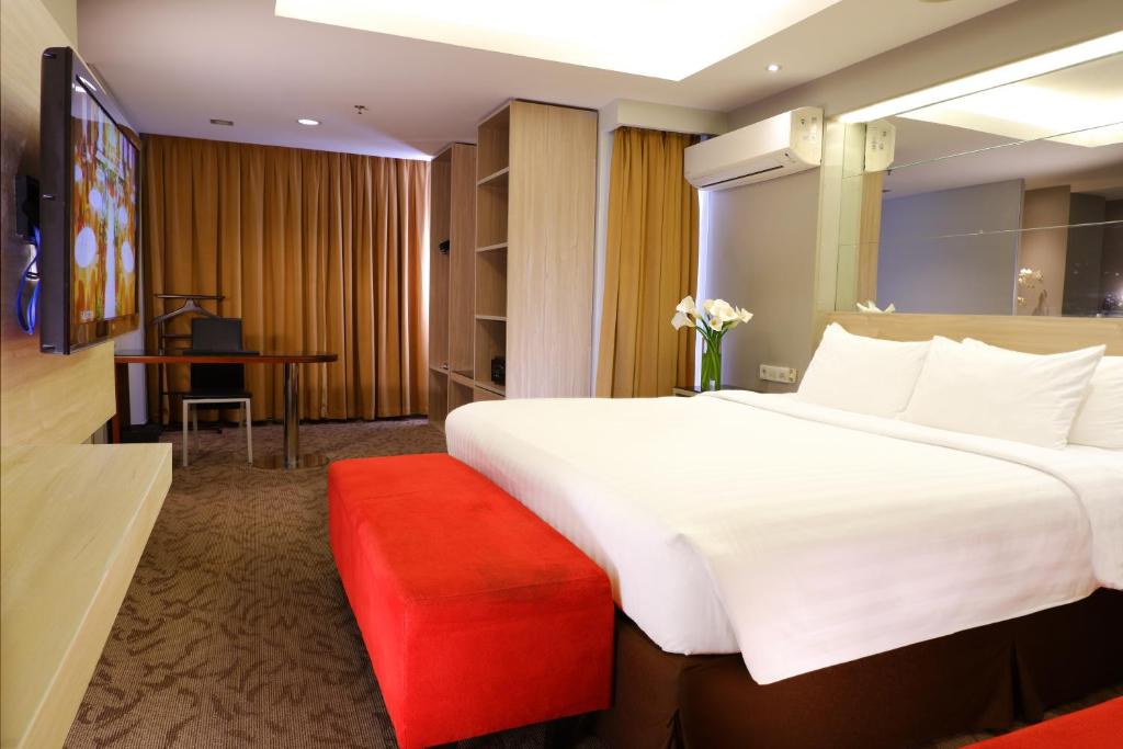 Postel nebo postele na pokoji v ubytování ASTON Pluit Hotel & Residence
