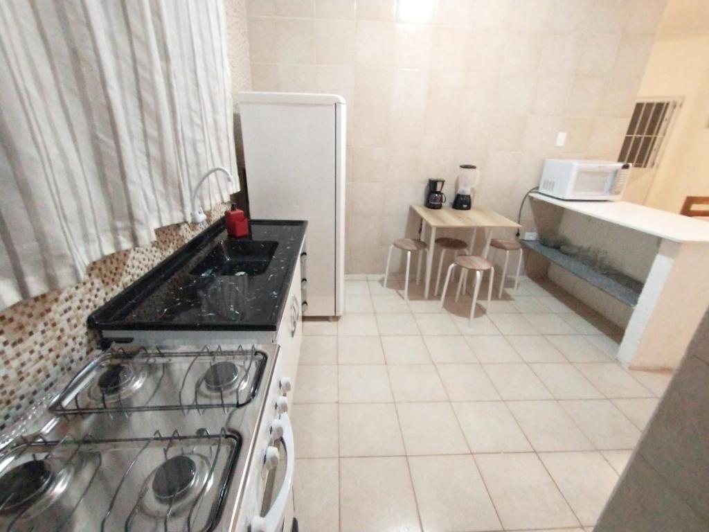 Kuchyň nebo kuchyňský kout v ubytování Recanto da Lagoa Flat