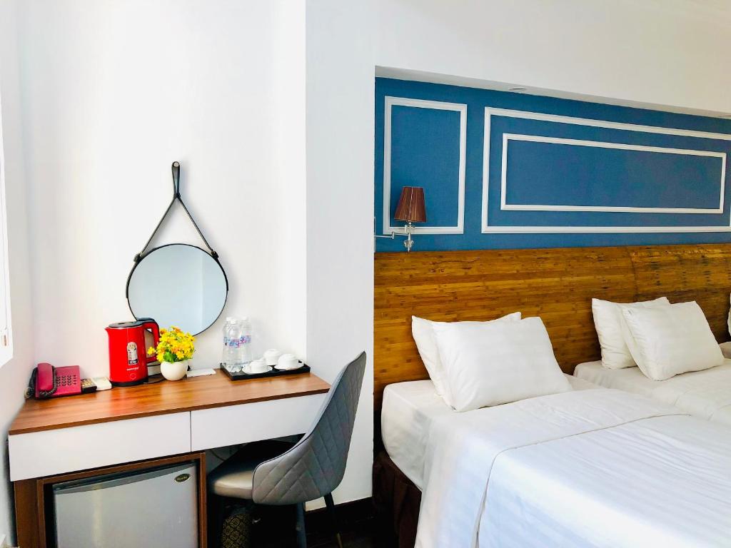 Postel nebo postele na pokoji v ubytování Hanoi Sisters Boutique Hotel & Spa & Travel