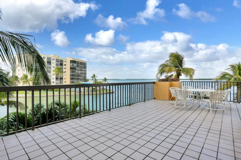 Harbor Point 224 Bay Beach Lane condo, Fort Myers Beach Updated
