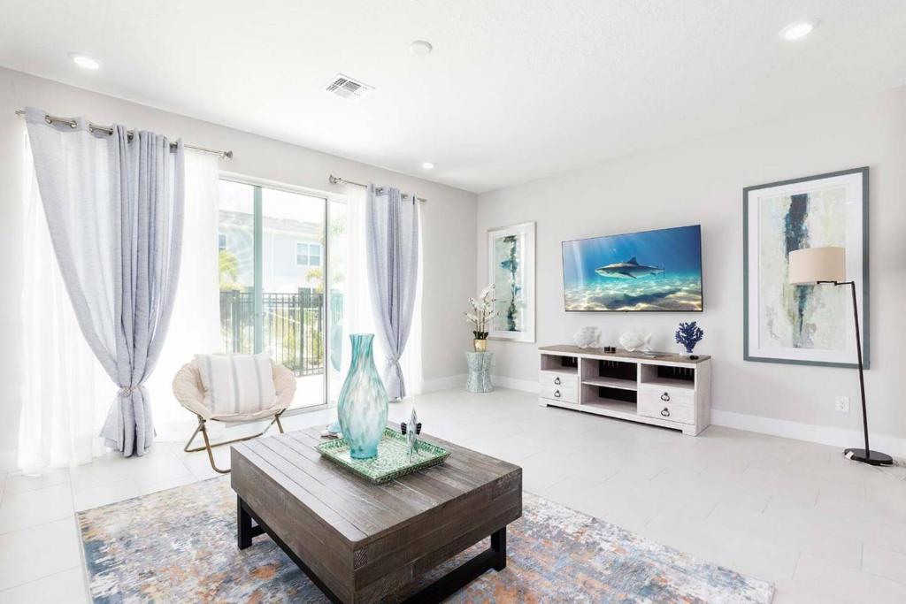 Luxury Contemporary Style House on Reunion Resort and Spa Orlando House