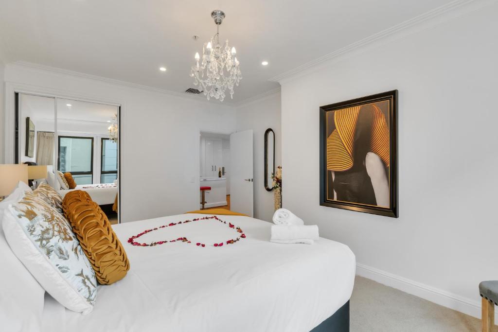 The Marble Royale - Housity