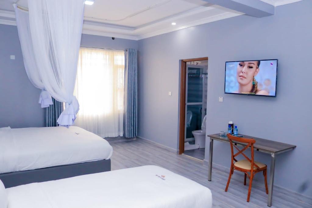 Postel nebo postele na pokoji v ubytování The VIP Luxury Lounge Hotel