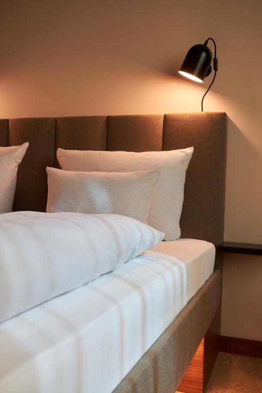 Postel nebo postele na pokoji v ubytování Cocoon Sendlinger Tor