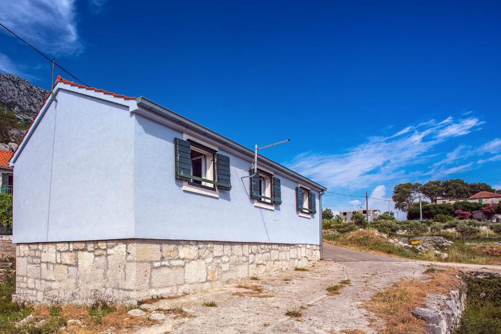 CHEAP APARTMENT near OMIŠ