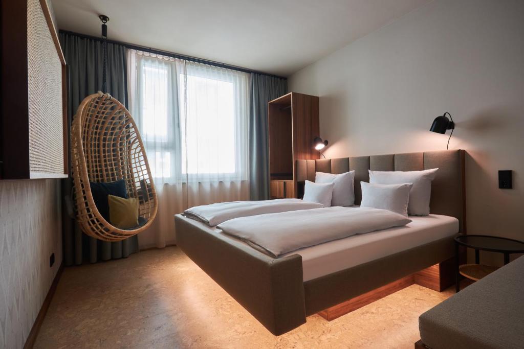 Postel nebo postele na pokoji v ubytování Cocoon Sendlinger Tor