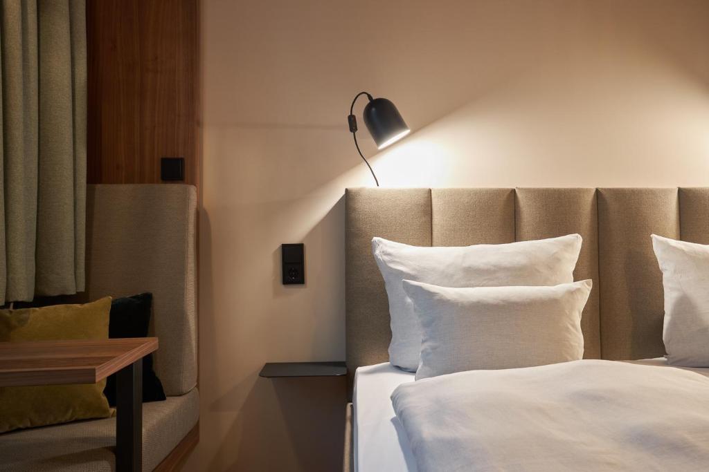 Postel nebo postele na pokoji v ubytování Cocoon Sendlinger Tor