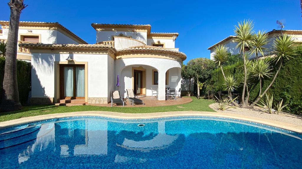 Bazén v ubytování Villa El Palmar 2 en Denia nebo v jeho okolí