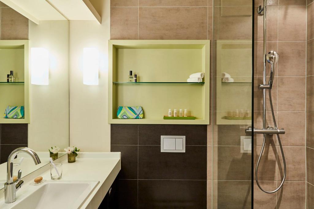 Hotel Indigo - Dusseldorf - Victoriaplatz by IHG - Resim 35