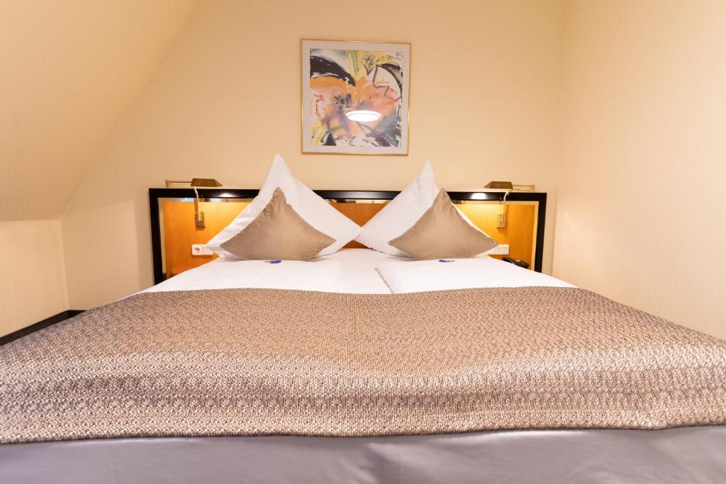 Postel nebo postele na pokoji v ubytování Hotel am Stadtgarten