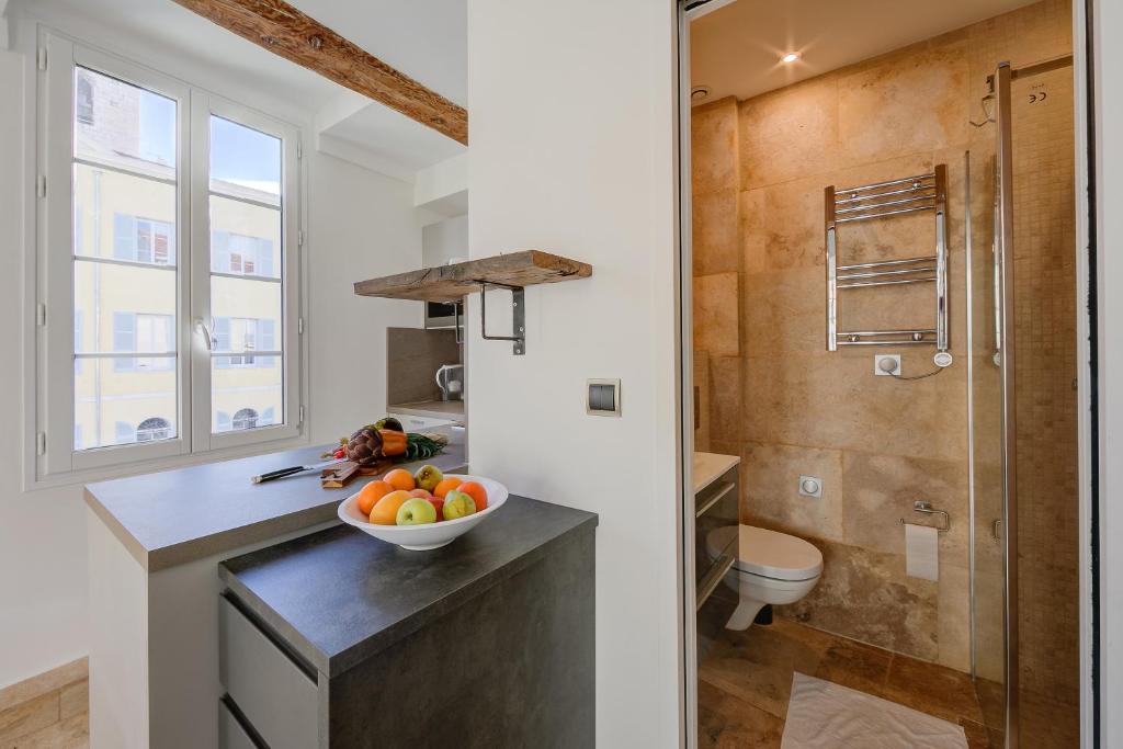 Kúpeľňa v ubytovaní Appartement Angé 100m de la mer - Happy Rentals