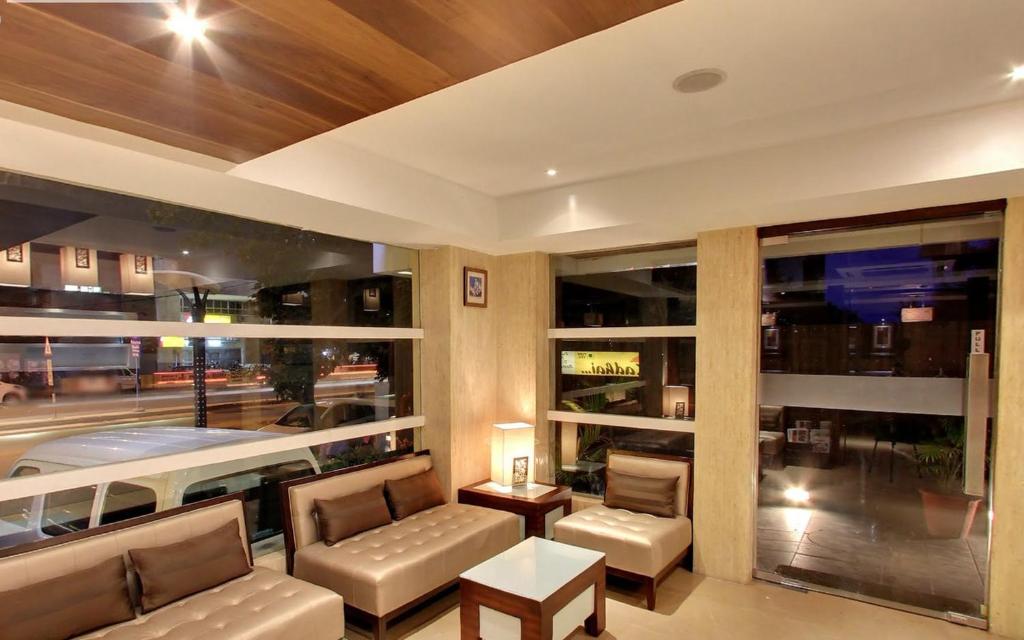 Posezení v ubytování Krios Hotel - Near SG Highway, Ahmedabad