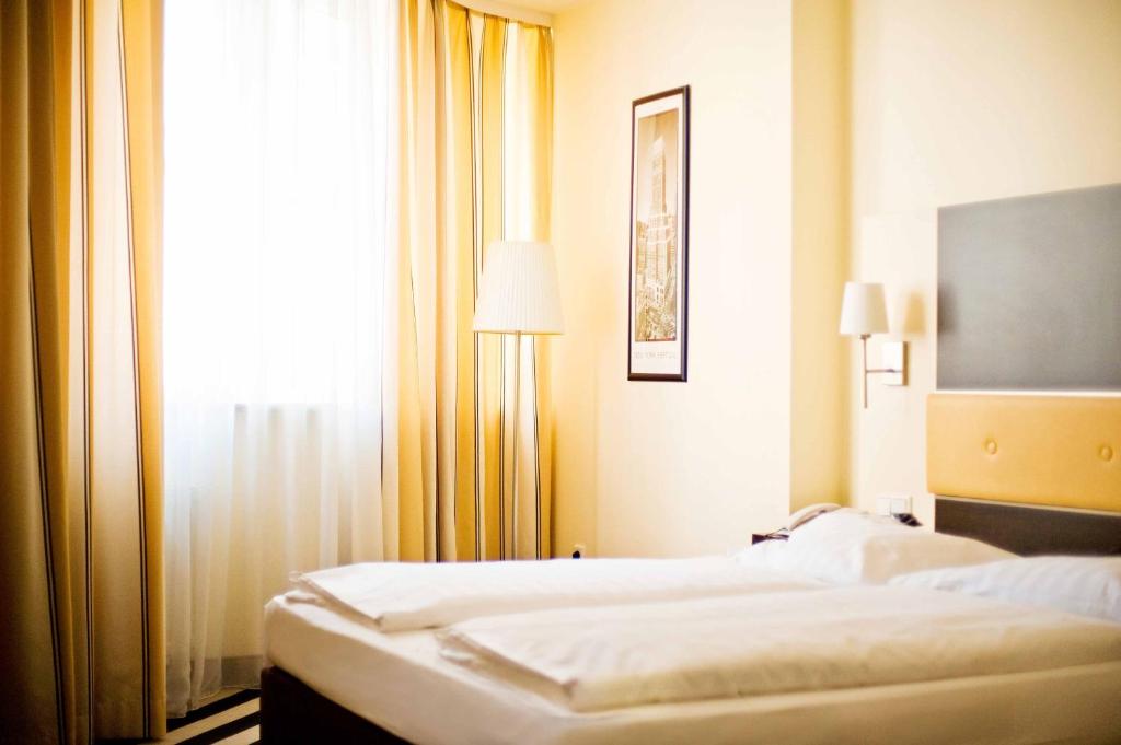 Bristol Hotel - Frankfurt City - Central Station - Messe - Resim 41