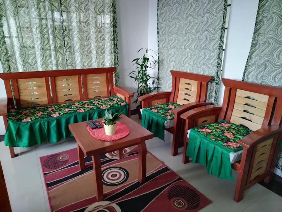 Baguio Transient with Mountain View - Three-Bedroom Apartment