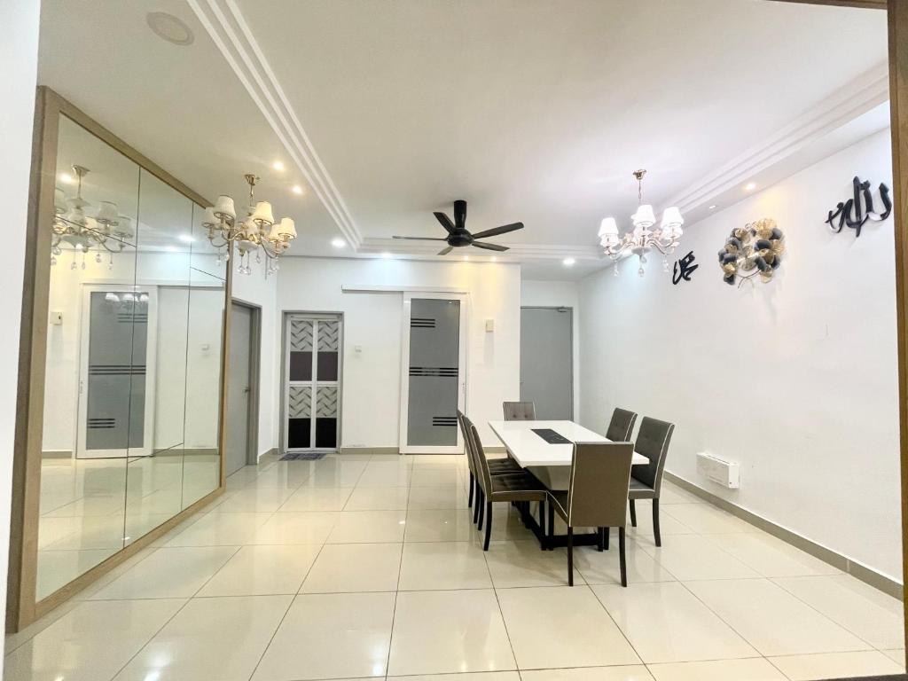 Fotografie z fotogalerie ubytování Sofiamuslim Homestay Putrajaya- Near Alamanda Mall & Federal Government Administrative Centre Kompleks ABCDEF v destinaci Putrajaya