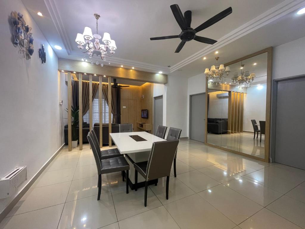 Fotografie z fotogalerie ubytování Sofiamuslim Homestay Putrajaya- Near Alamanda Mall & Federal Government Administrative Centre Kompleks ABCDEF v destinaci Putrajaya